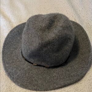 NWT Jeanne Simmons Elegant Gray Hat